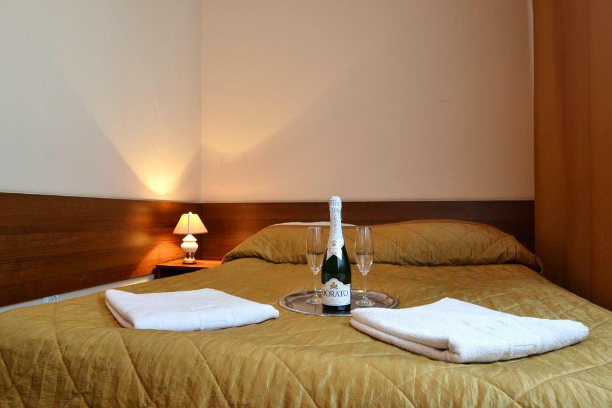 Arka Krakow Bed & Breakfast Exterior photo